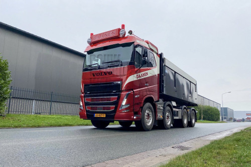 Volvo FH16-750 8x4WS 24